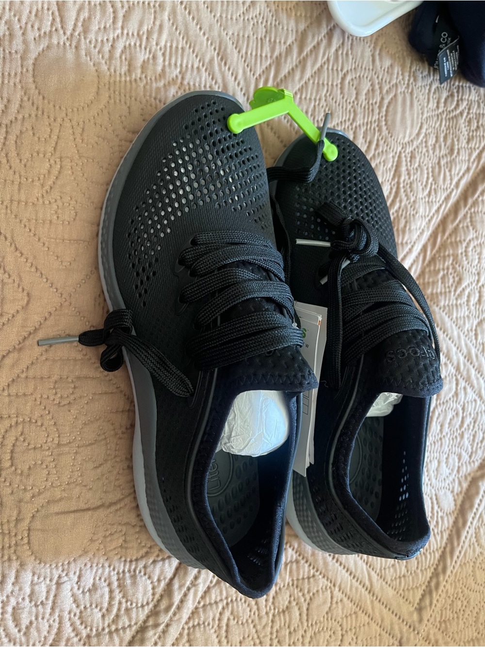 CROCS Black Women's Literide 360 pacer sneaker